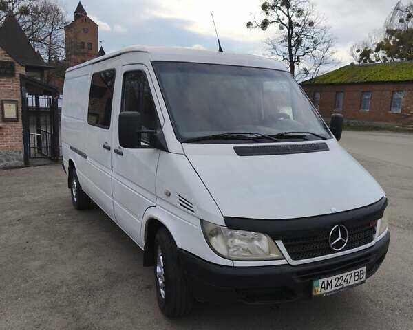 Білий Мерседес Sprinter, об'ємом двигуна 2.2 л та пробігом 500 тис. км за 6350 $, фото 1 на Automoto.ua