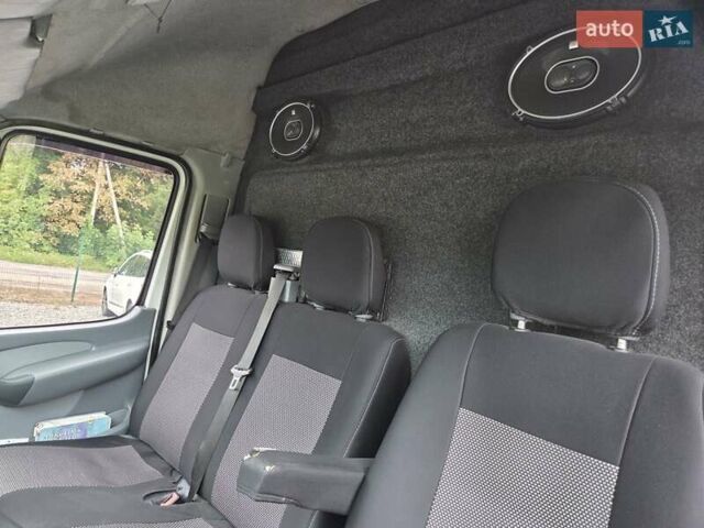 Белый Мерседес Sprinter, объемом двигателя 2.7 л и пробегом 350 тыс. км за 19800 $, фото 26 на Automoto.ua