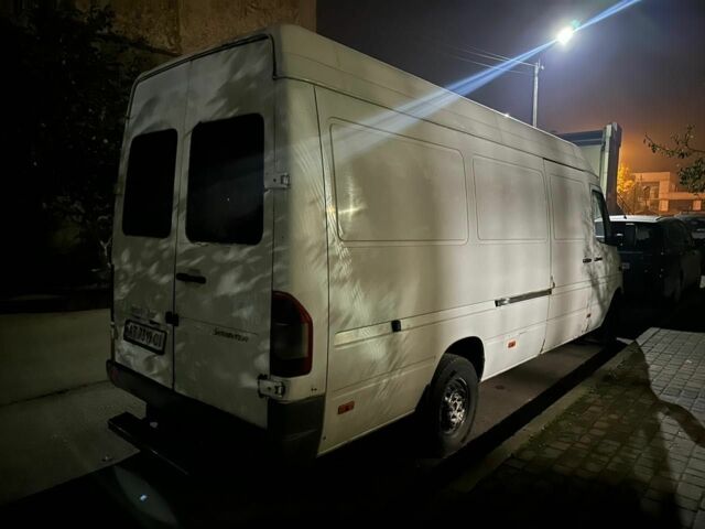 Белый Мерседес Sprinter, объемом двигателя 2.1 л и пробегом 400 тыс. км за 8700 $, фото 3 на Automoto.ua