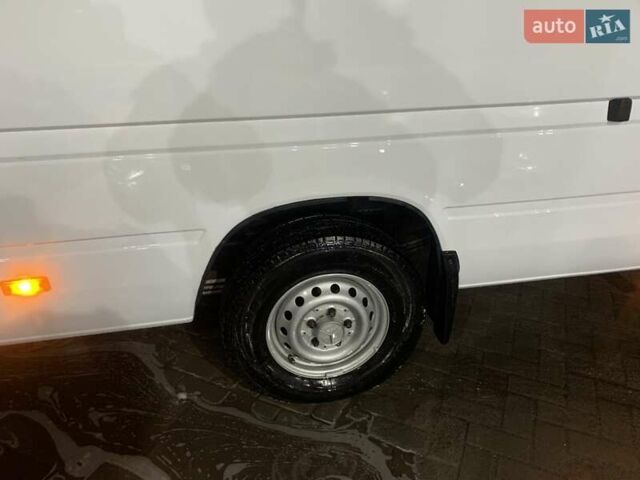 Белый Мерседес Sprinter, объемом двигателя 2.5 л и пробегом 214 тыс. км за 12000 $, фото 6 на Automoto.ua