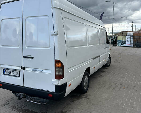 Белый Мерседес Sprinter, объемом двигателя 2.15 л и пробегом 700 тыс. км за 8500 $, фото 3 на Automoto.ua