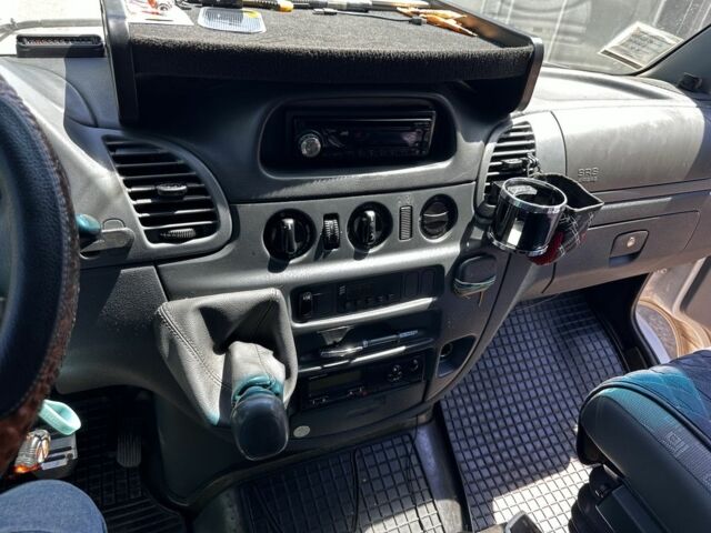 Белый Мерседес Sprinter, объемом двигателя 2.7 л и пробегом 273 тыс. км за 18000 $, фото 8 на Automoto.ua