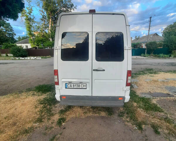 Белый Мерседес Sprinter, объемом двигателя 2.7 л и пробегом 874 тыс. км за 8500 $, фото 5 на Automoto.ua