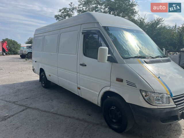 Белый Мерседес Sprinter, объемом двигателя 2.15 л и пробегом 554 тыс. км за 7000 $, фото 3 на Automoto.ua