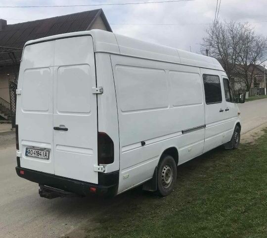 Мерседес Sprinter 2005 в Тячеве на Automoto.ua Белый Мерседес Sprinter, объемом двигателя 0 л и пробегом 380 тыс. км за 8000 $, фото 1 на Automoto.ua