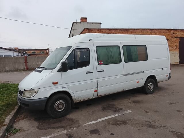 Белый Мерседес Sprinter, объемом двигателя 2.2 л и пробегом 320 тыс. км за 6200 $, фото 4 на Automoto.ua