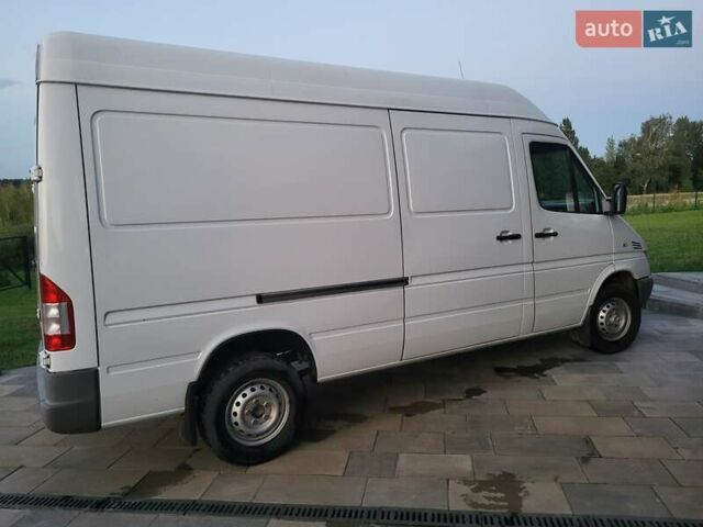 Белый Мерседес Sprinter, объемом двигателя 2.1 л и пробегом 537 тыс. км за 9500 $, фото 4 на Automoto.ua