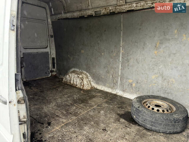 Білий Мерседес Sprinter, об'ємом двигуна 2.2 л та пробігом 418 тис. км за 5500 $, фото 11 на Automoto.ua