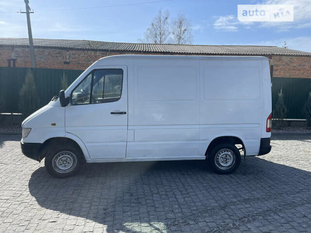 Белый Мерседес Sprinter, объемом двигателя 2.3 л и пробегом 380 тыс. км за 4500 $, фото 4 на Automoto.ua