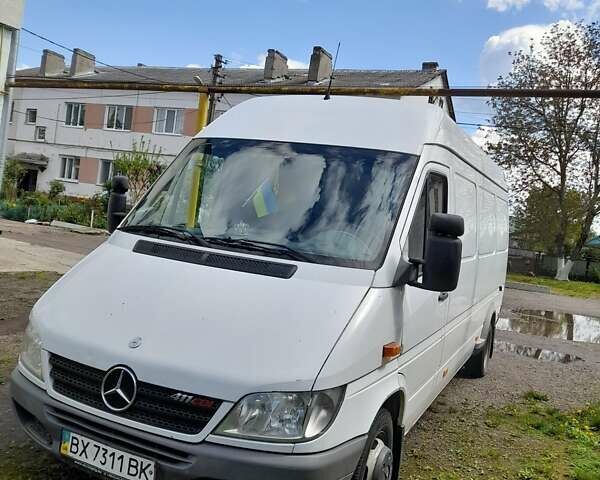 Белый Мерседес Sprinter, объемом двигателя 2.2 л и пробегом 400 тыс. км за 10000 $, фото 8 на Automoto.ua