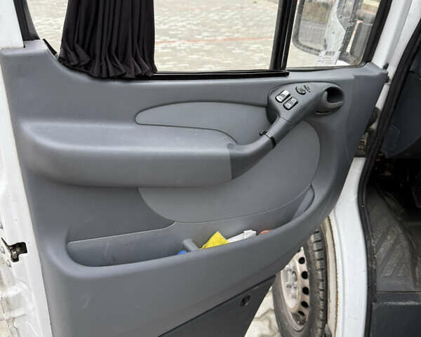 Белый Мерседес Sprinter, объемом двигателя 2.2 л и пробегом 200 тыс. км за 6750 $, фото 26 на Automoto.ua