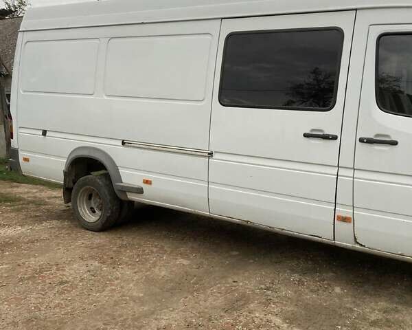 Белый Мерседес Sprinter, объемом двигателя 2.2 л и пробегом 400 тыс. км за 10000 $, фото 2 на Automoto.ua