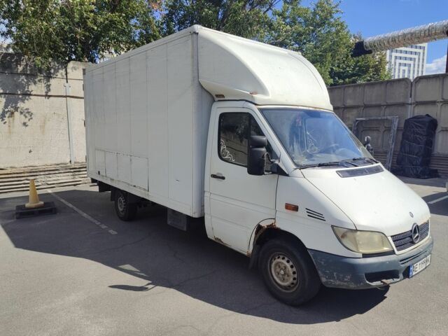 Белый Мерседес Sprinter, объемом двигателя 2 л и пробегом 300 тыс. км за 6000 $, фото 1 на Automoto.ua
