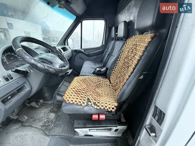 Белый Мерседес Sprinter, объемом двигателя 2.15 л и пробегом 450 тыс. км за 7499 $, фото 21 на Automoto.ua