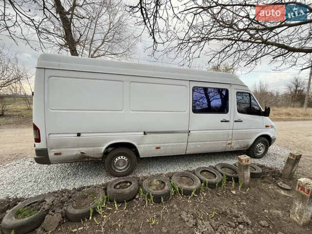Белый Мерседес Sprinter, объемом двигателя 2.2 л и пробегом 737 тыс. км за 6750 $, фото 2 на Automoto.ua