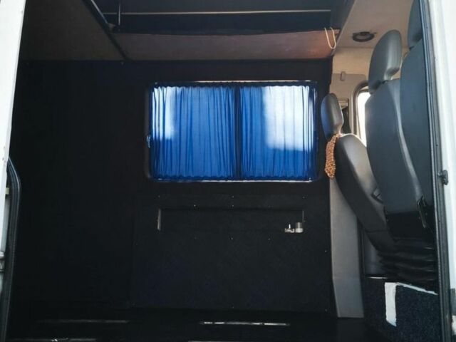 Белый Мерседес Sprinter, объемом двигателя 2.7 л и пробегом 350 тыс. км за 5810 $, фото 7 на Automoto.ua
