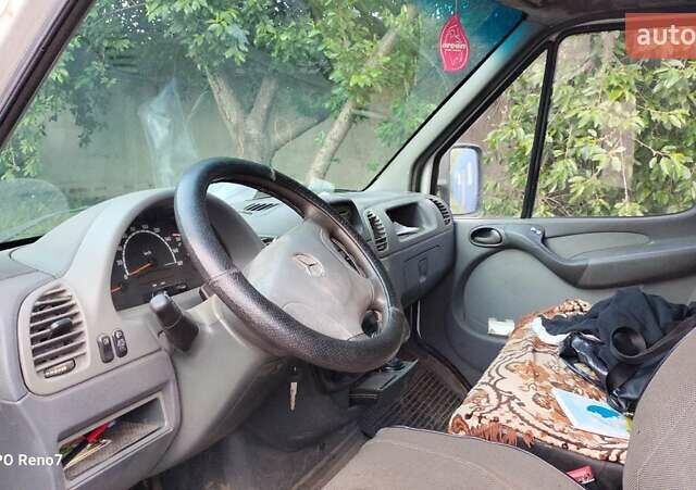 Белый Мерседес Sprinter, объемом двигателя 2.2 л и пробегом 634 тыс. км за 7000 $, фото 3 на Automoto.ua