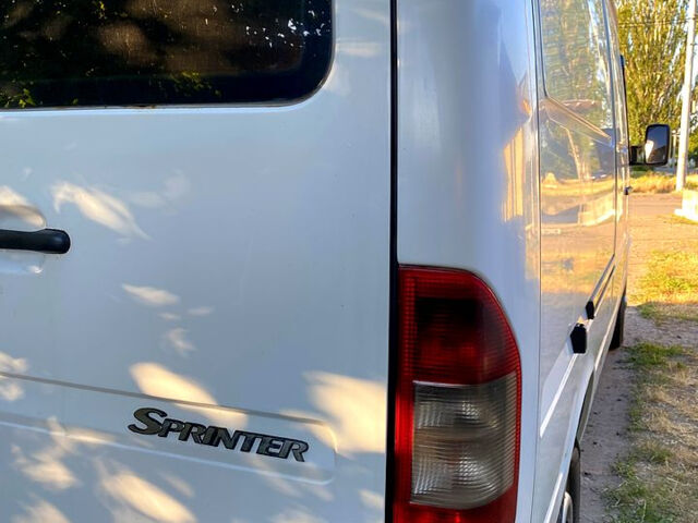 Белый Мерседес Sprinter, объемом двигателя 2.2 л и пробегом 570 тыс. км за 7200 $, фото 9 на Automoto.ua