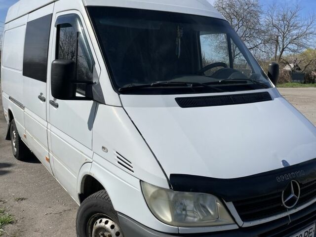 Белый Мерседес Sprinter, объемом двигателя 0.22 л и пробегом 438 тыс. км за 9000 $, фото 1 на Automoto.ua