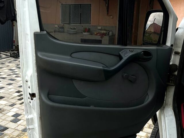 Белый Мерседес Sprinter, объемом двигателя 2.7 л и пробегом 418 тыс. км за 17000 $, фото 6 на Automoto.ua