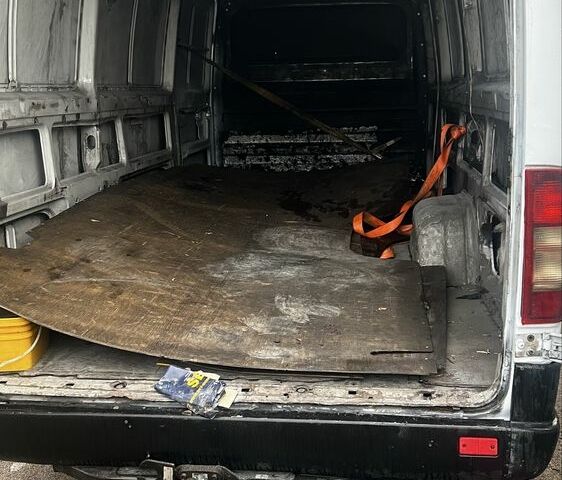 Мерседес Sprinter 2005 в Кривом Роге на Automoto.ua Белый Мерседес Sprinter, объемом двигателя 0 л и пробегом 441 тыс. км за 6200 $, фото 4 на Automoto.ua