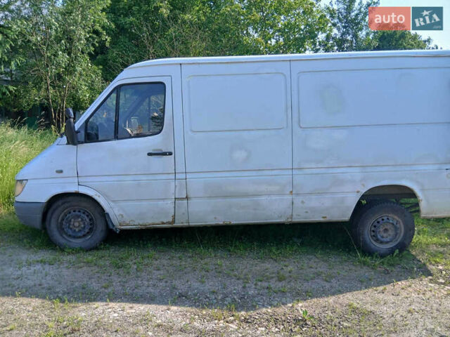 Белый Мерседес Sprinter, объемом двигателя 2.15 л и пробегом 360 тыс. км за 4900 $, фото 2 на Automoto.ua