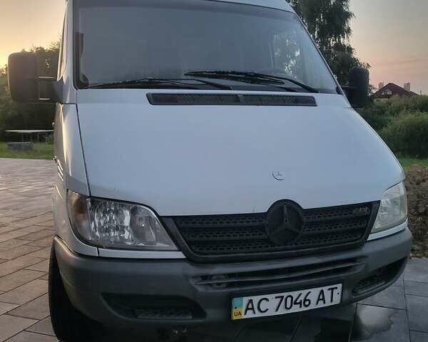 Белый Мерседес Sprinter, объемом двигателя 2.1 л и пробегом 537 тыс. км за 9500 $, фото 2 на Automoto.ua