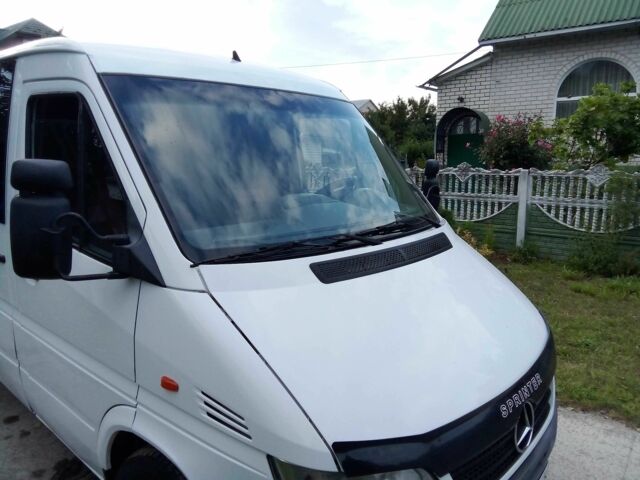 Белый Мерседес Sprinter, объемом двигателя 2.2 л и пробегом 463 тыс. км за 7600 $, фото 2 на Automoto.ua