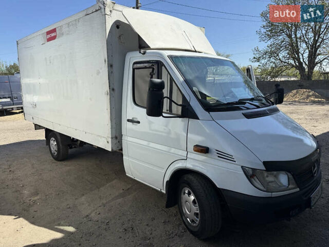 Белый Мерседес Sprinter, объемом двигателя 2.7 л и пробегом 540 тыс. км за 9500 $, фото 1 на Automoto.ua