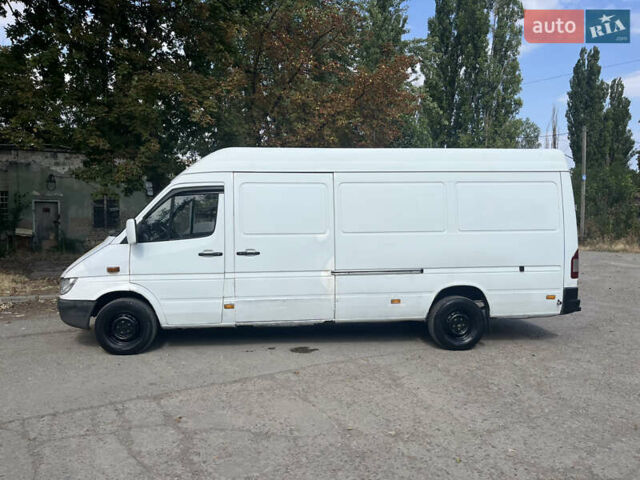 Белый Мерседес Sprinter, объемом двигателя 2.15 л и пробегом 554 тыс. км за 7000 $, фото 6 на Automoto.ua