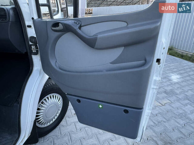 Белый Мерседес Sprinter, объемом двигателя 2.2 л и пробегом 341 тыс. км за 6900 $, фото 21 на Automoto.ua