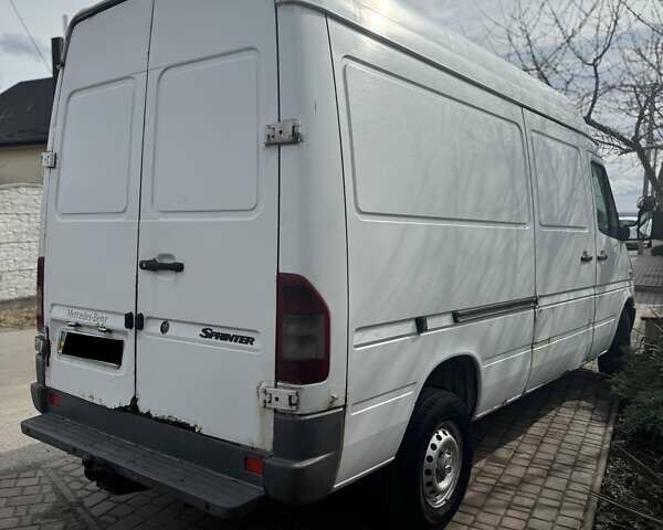 Белый Мерседес Sprinter, объемом двигателя 2.7 л и пробегом 503 тыс. км за 6799 $, фото 5 на Automoto.ua