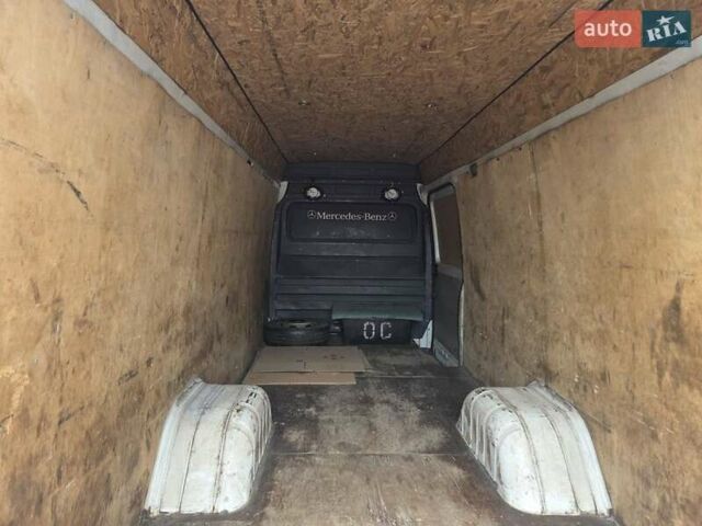 Белый Мерседес Sprinter, объемом двигателя 2.7 л и пробегом 350 тыс. км за 18900 $, фото 28 на Automoto.ua