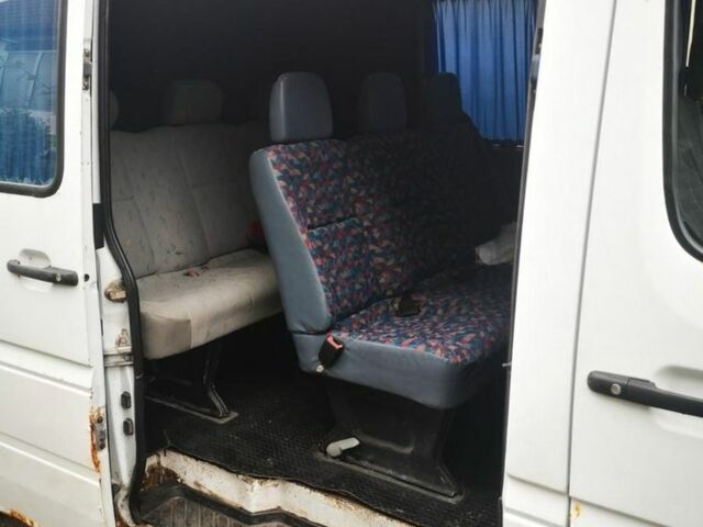 Белый Мерседес Sprinter, объемом двигателя 2.7 л и пробегом 350 тыс. км за 5810 $, фото 5 на Automoto.ua