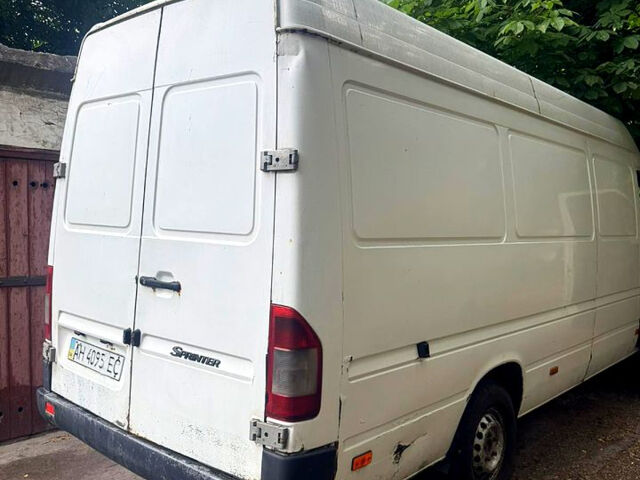 Белый Мерседес Sprinter, объемом двигателя 2.2 л и пробегом 420 тыс. км за 6000 $, фото 1 на Automoto.ua