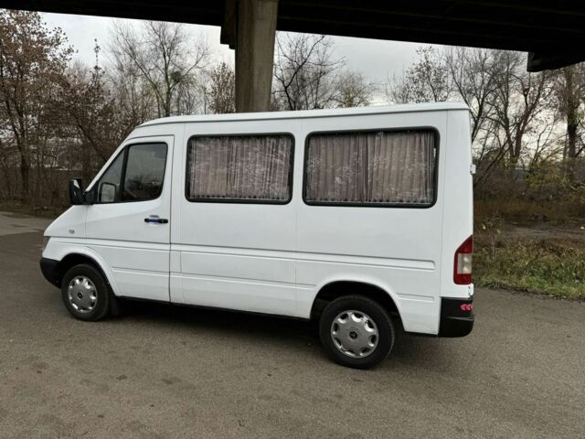 Белый Мерседес Sprinter, объемом двигателя 2.1 л и пробегом 300 тыс. км за 5600 $, фото 3 на Automoto.ua