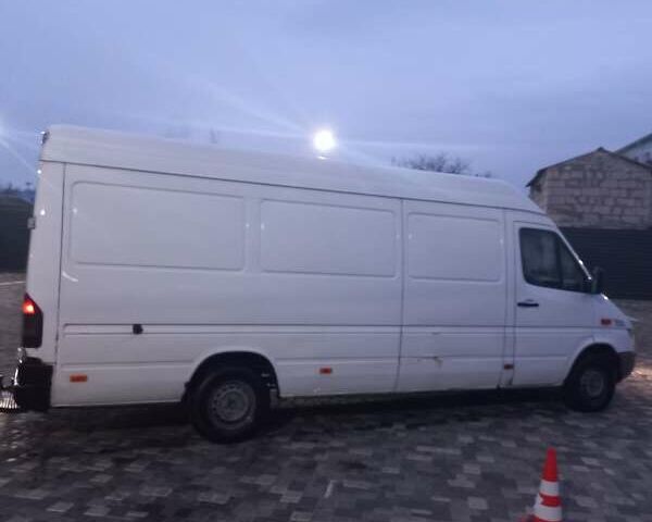 Белый Мерседес Sprinter, объемом двигателя 2.15 л и пробегом 412 тыс. км за 9500 $, фото 7 на Automoto.ua