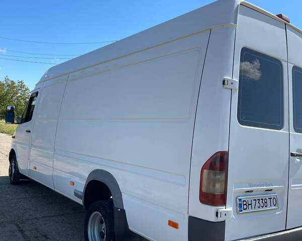 Белый Мерседес Sprinter, объемом двигателя 2.7 л и пробегом 596 тыс. км за 16500 $, фото 4 на Automoto.ua