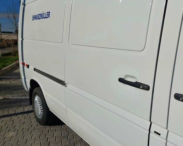 Белый Мерседес Sprinter, объемом двигателя 0 л и пробегом 375 тыс. км за 10000 $, фото 21 на Automoto.ua