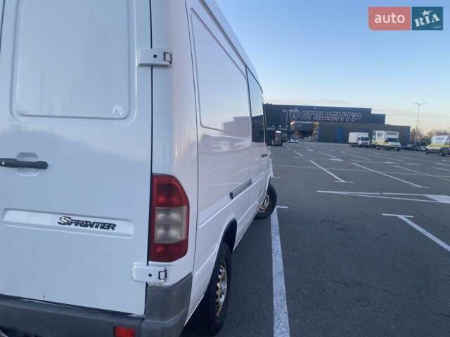 Белый Мерседес Sprinter, объемом двигателя 2.69 л и пробегом 522 тыс. км за 8800 $, фото 6 на Automoto.ua