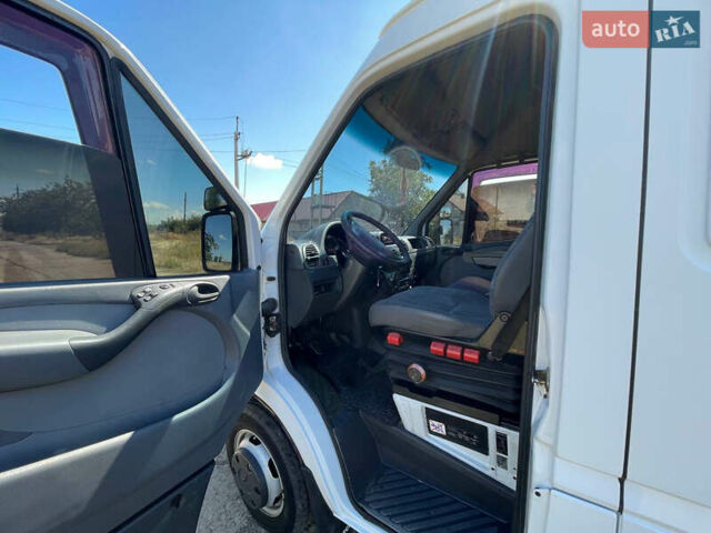 Белый Мерседес Sprinter, объемом двигателя 2.7 л и пробегом 596 тыс. км за 16500 $, фото 5 на Automoto.ua