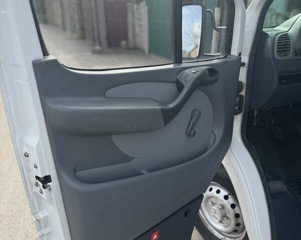 Белый Мерседес Sprinter, объемом двигателя 2.7 л и пробегом 503 тыс. км за 6799 $, фото 7 на Automoto.ua
