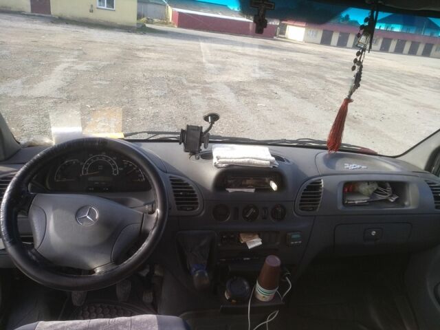 Белый Мерседес Sprinter, объемом двигателя 2.2 л и пробегом 350 тыс. км за 5500 $, фото 3 на Automoto.ua