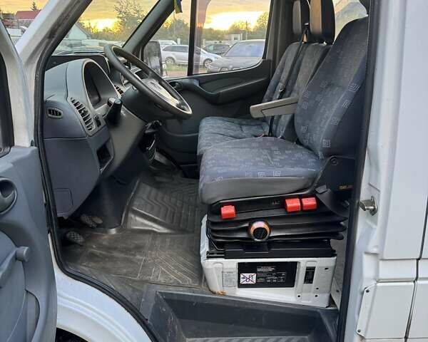 Белый Мерседес Sprinter, объемом двигателя 2.2 л и пробегом 388 тыс. км за 9700 $, фото 14 на Automoto.ua