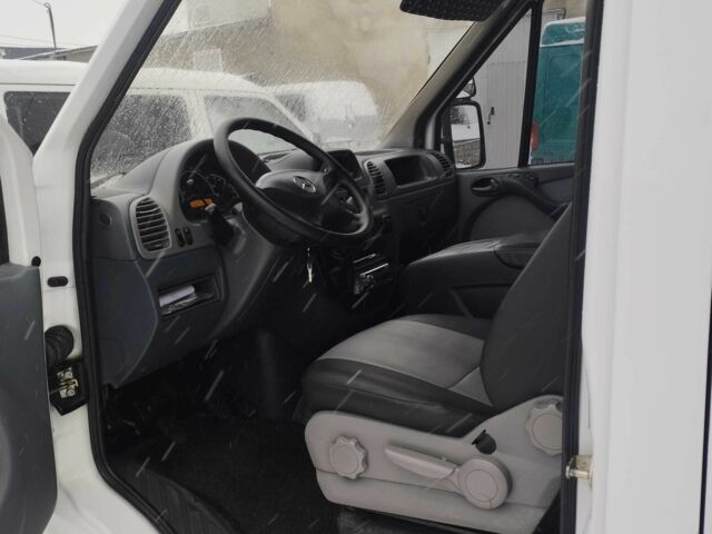 Белый Мерседес Sprinter, объемом двигателя 2.1 л и пробегом 262 тыс. км за 12000 $, фото 9 на Automoto.ua
