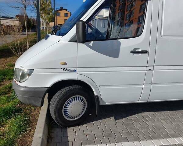 Белый Мерседес Sprinter, объемом двигателя 0 л и пробегом 375 тыс. км за 10000 $, фото 3 на Automoto.ua