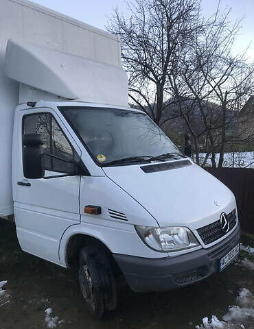 Белый Мерседес Sprinter, объемом двигателя 2.7 л и пробегом 290 тыс. км за 16000 $, фото 1 на Automoto.ua