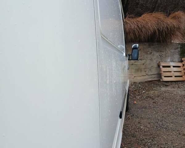 Белый Мерседес Sprinter, объемом двигателя 2.2 л и пробегом 450 тыс. км за 11000 $, фото 3 на Automoto.ua