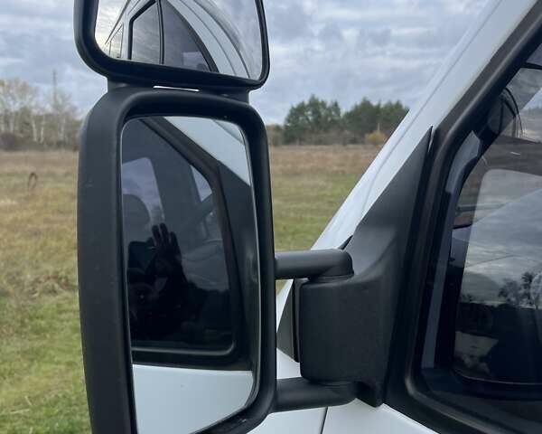 Белый Мерседес Sprinter, объемом двигателя 2.1 л и пробегом 225 тыс. км за 11950 $, фото 12 на Automoto.ua