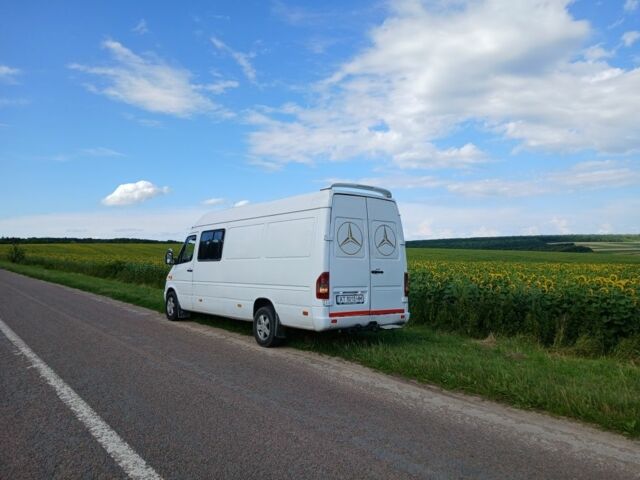Белый Мерседес Sprinter, объемом двигателя 2.1 л и пробегом 313 тыс. км за 9555 $, фото 13 на Automoto.ua